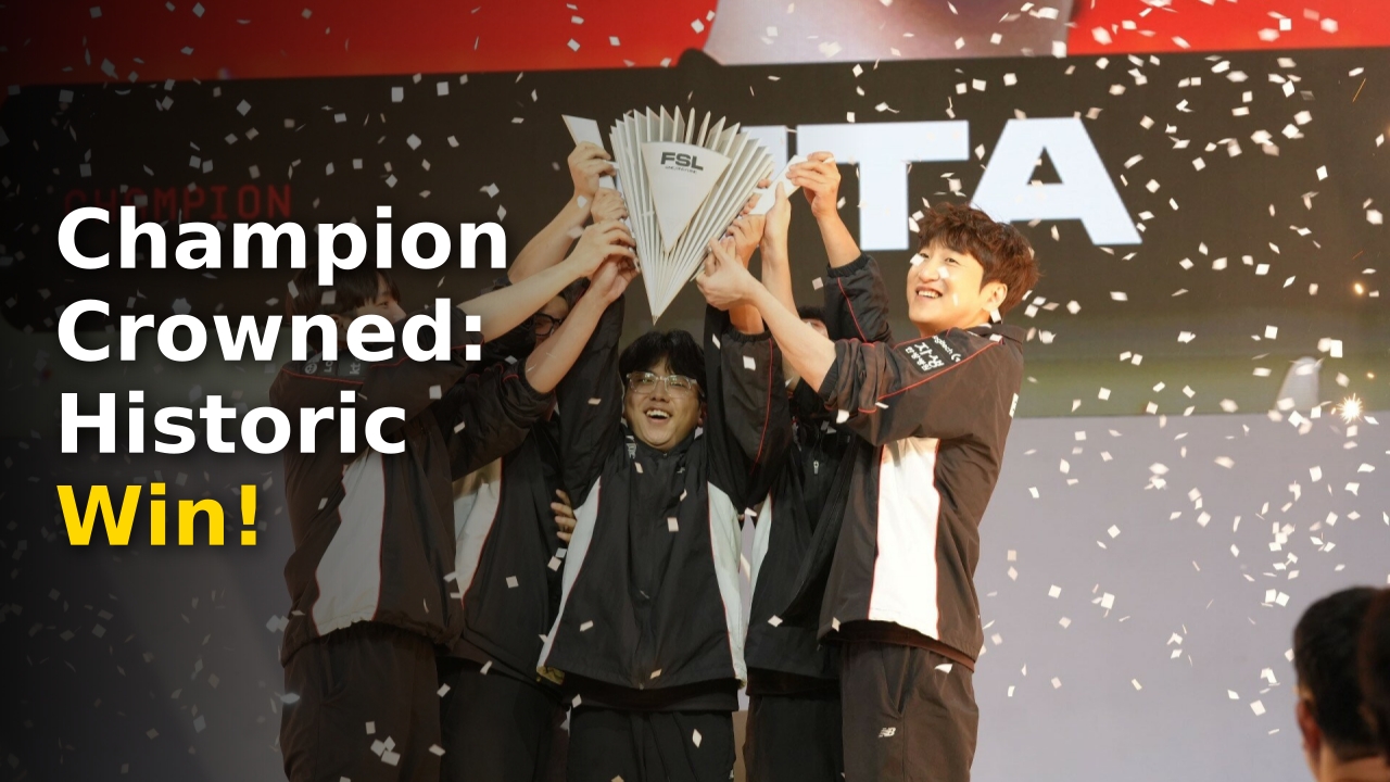 kt Rolster player Lee Ji-hwan holding the 2026 FSL Summer trophy after his championship win