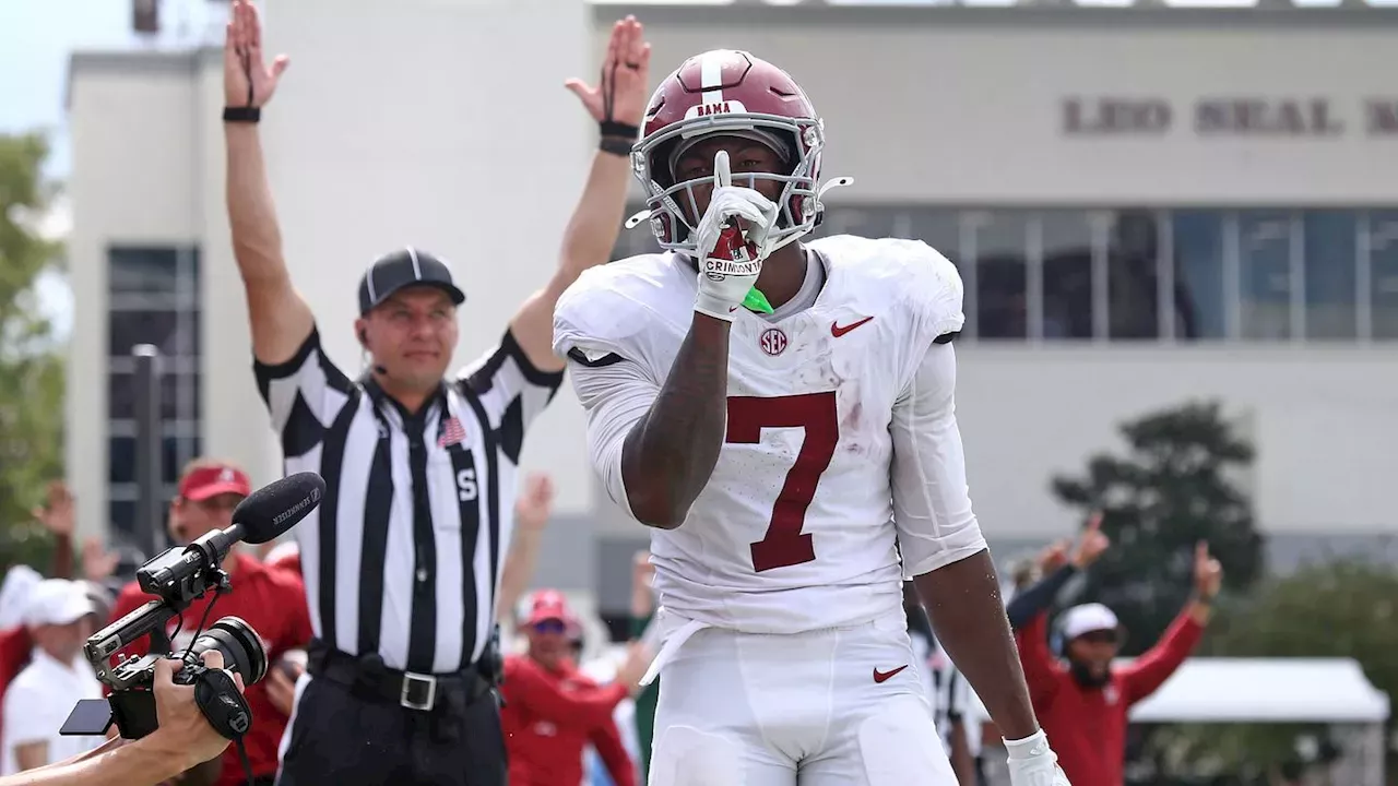 Theo Fernandez analyzing Alabama football game footage on the BamaCentral podcast